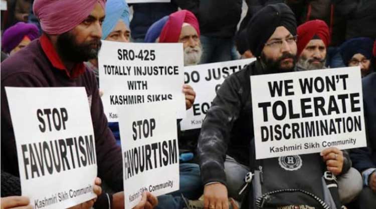 Sikhs in Kashmir protest SRO-425
