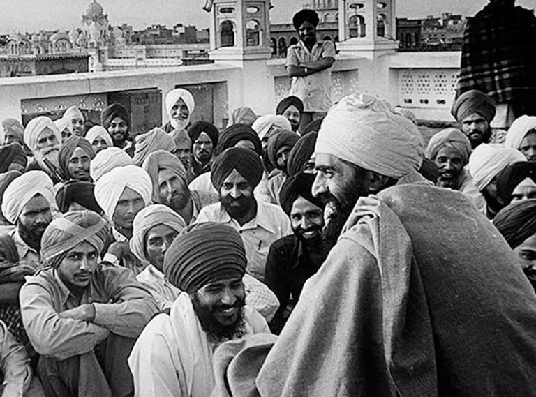 Sant Jarnail Singh with his followers