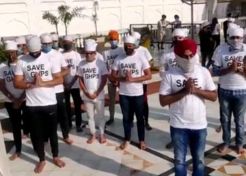 GHPS Students praying at Gurdwara Bangla Sahib