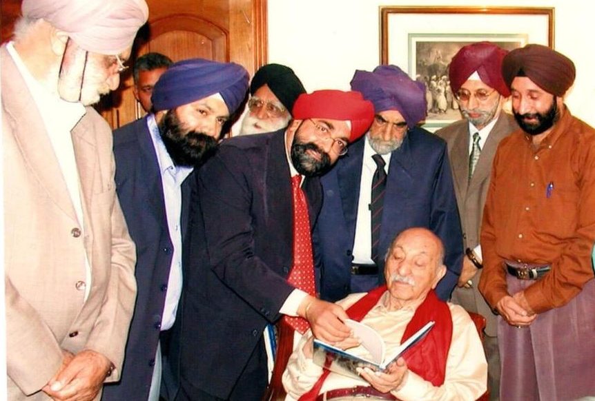 Khajinder Singh presenting History of Afghan Sikhs book to Afghan King Zakir Shah