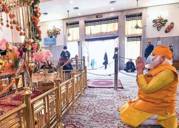 Narendra Modi at Gurdwara Rakabganj Sahib