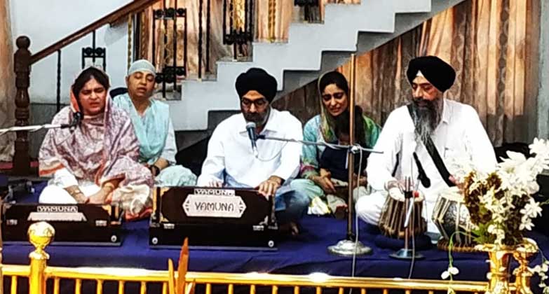 Children of Jaspal Singh performing Kirtan at his bhog