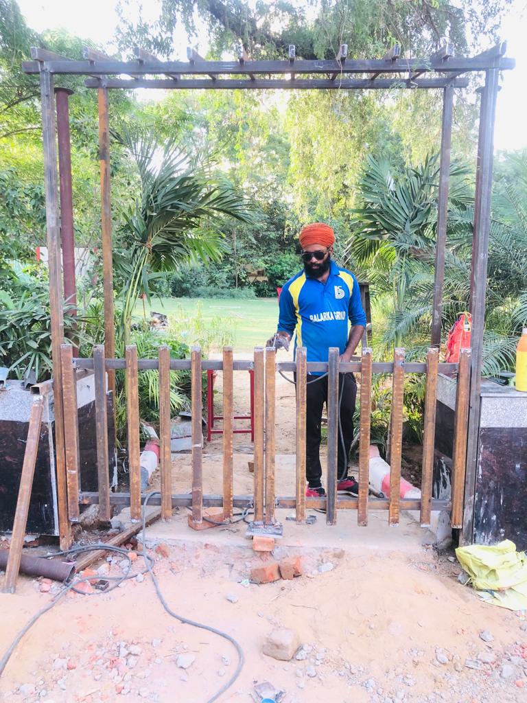 Sikligar Sikhs doing fabrication work in Jaipur
