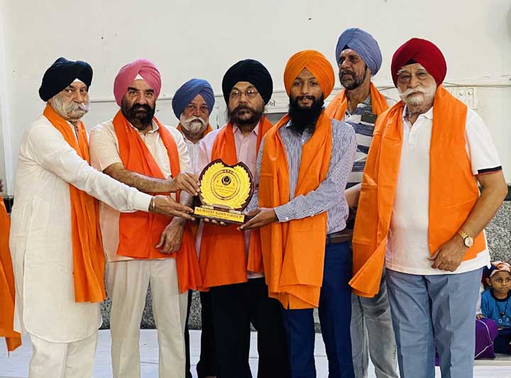 Gurmat Gian Group Honours Sikligar Sikhs